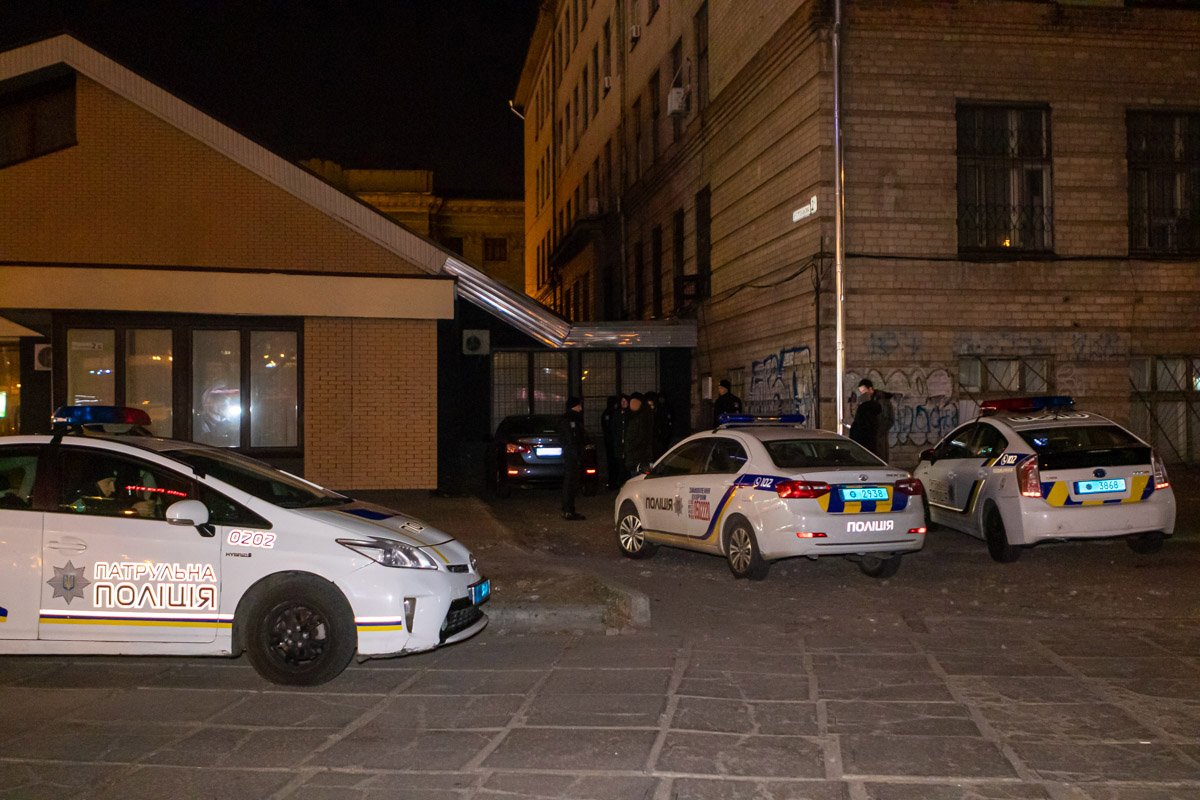 Патрульные вызвали на место следственно-оперативную группу Патрульные вызвали на место следственно-оперативную группу