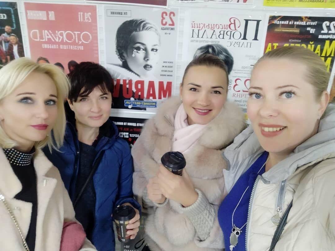 На концерт все шли в приподнятом настроении На концерт все шли в приподнятом настроении