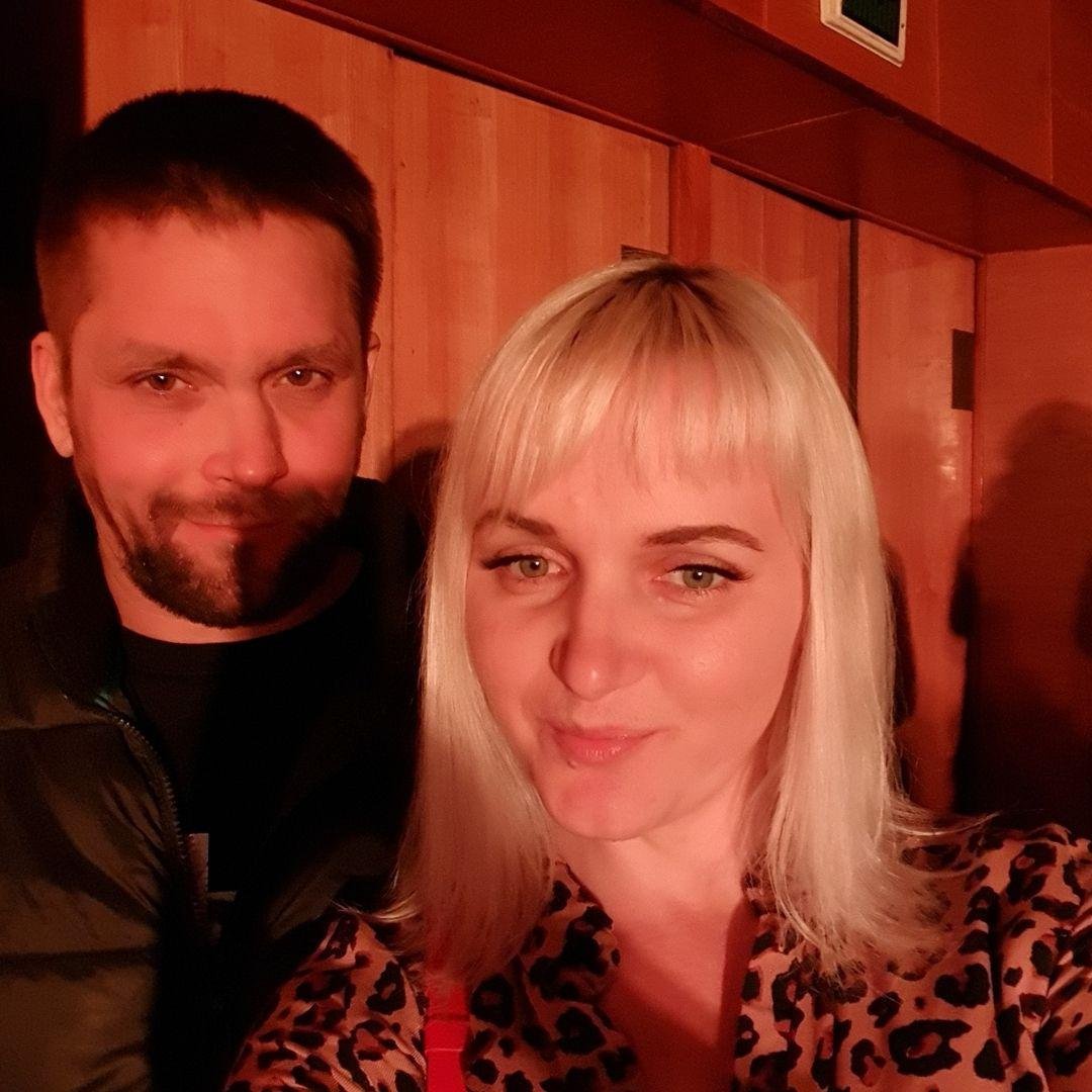 Многие отправились на выступление в компании близких Многие отправились на выступление в компании близких