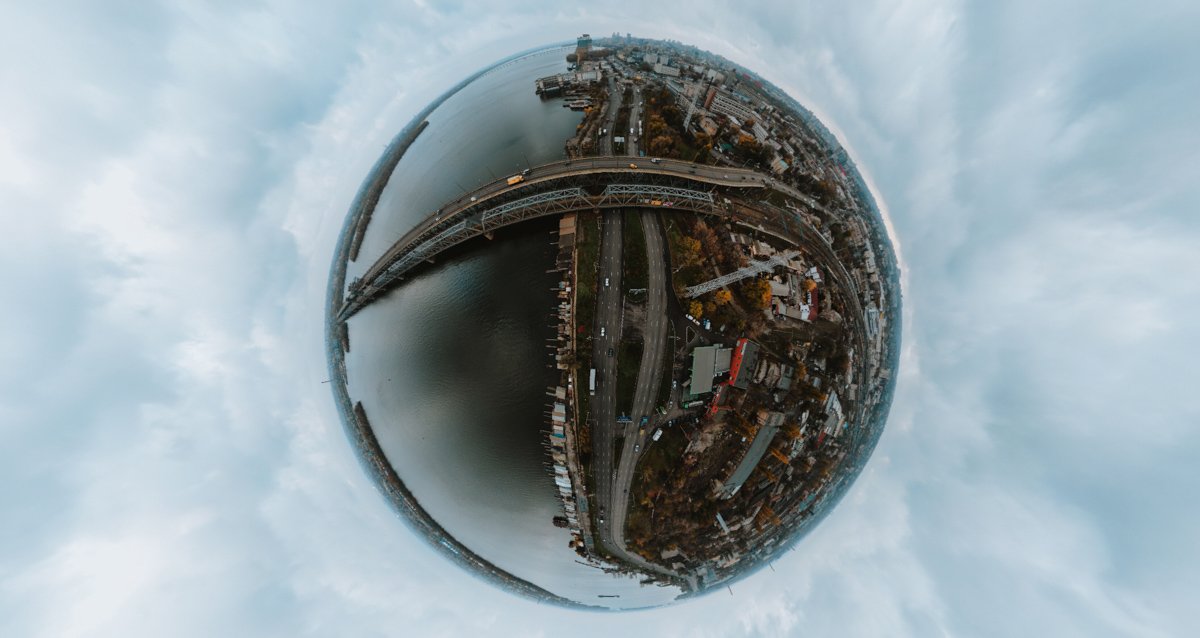 Город, в котором больше воды, чем сути Город, в котором больше воды, чем сути