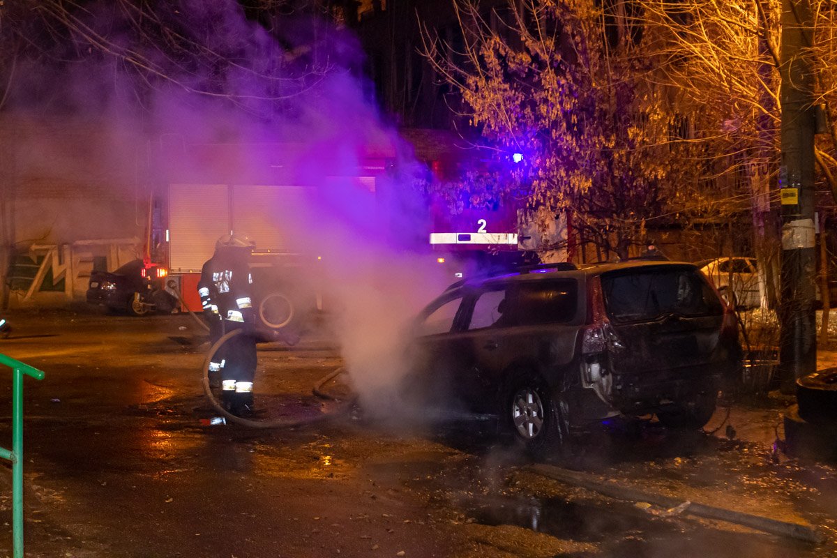 Автомобиль сильно пострадал Автомобиль сильно пострадал