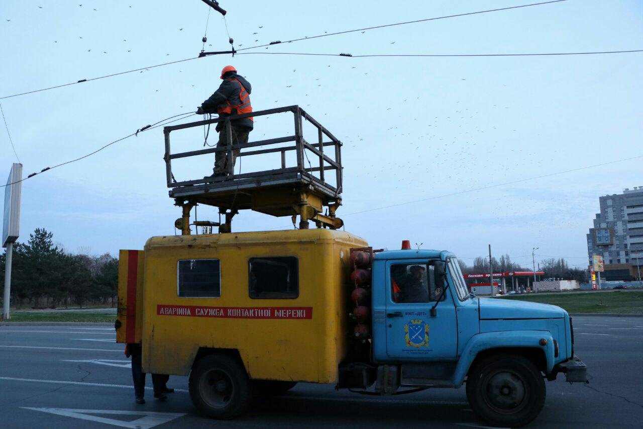Поломку ликвидируют  Поломку ликвидируют
