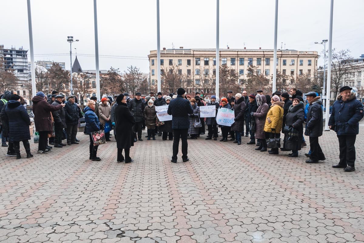 Несмотря на протест, никто из ответственных за поставку тепла к людям не вышел Несмотря на протест, никто из ответственных за поставку тепла к людям не вышел
