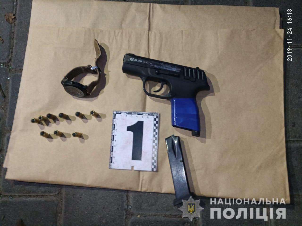 В домах и машинах подозреваемых провели обыски В домах и машинах подозреваемых провели обыски