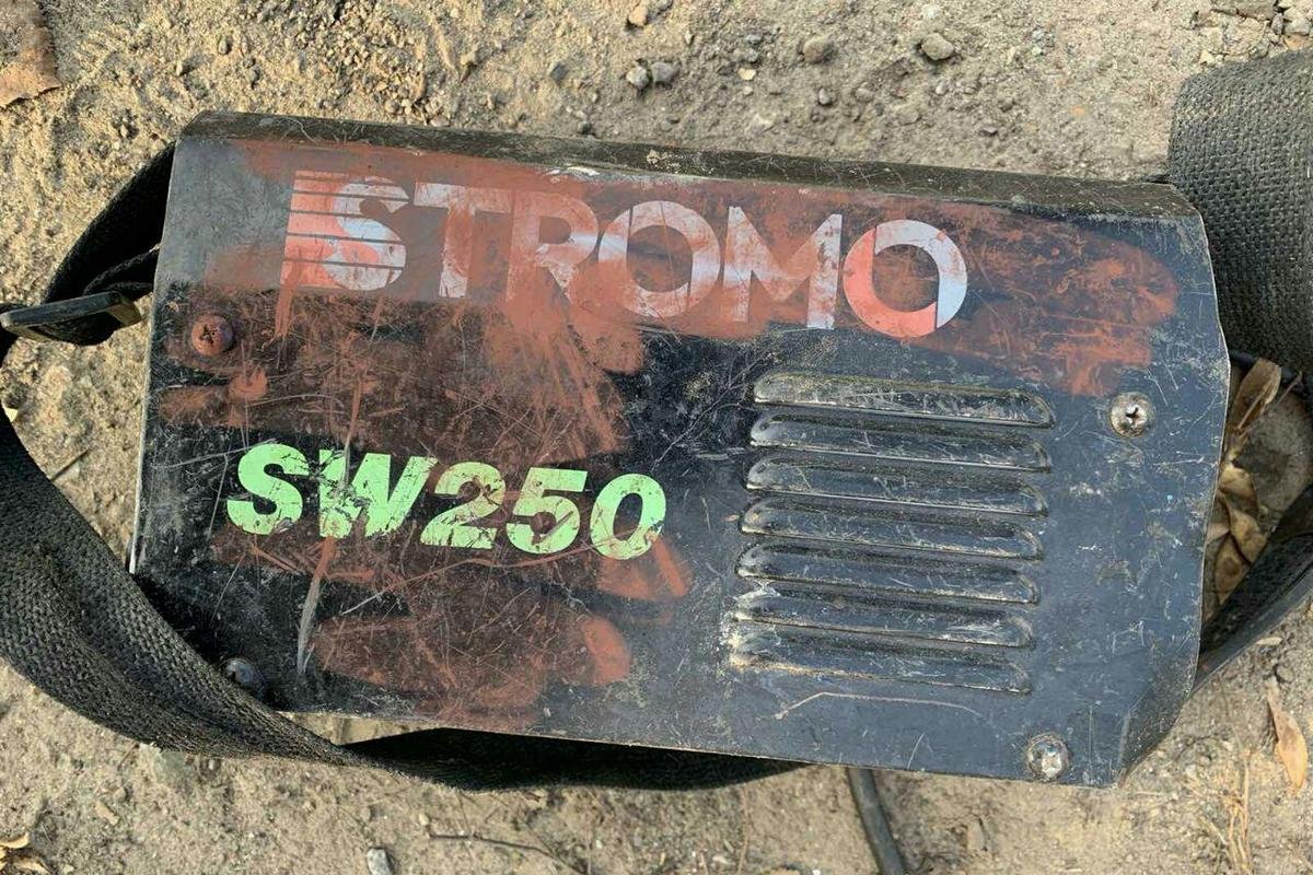 Взял все самое необходимое - инверторный сварочный аппарат, шуруповерт, электрическую угловую шлифмашинку и автомагнитолу Взял все самое необходимое - инверторный сварочный аппарат, шуруповерт, электрическую угловую шлифмашинку и автомагнитолу