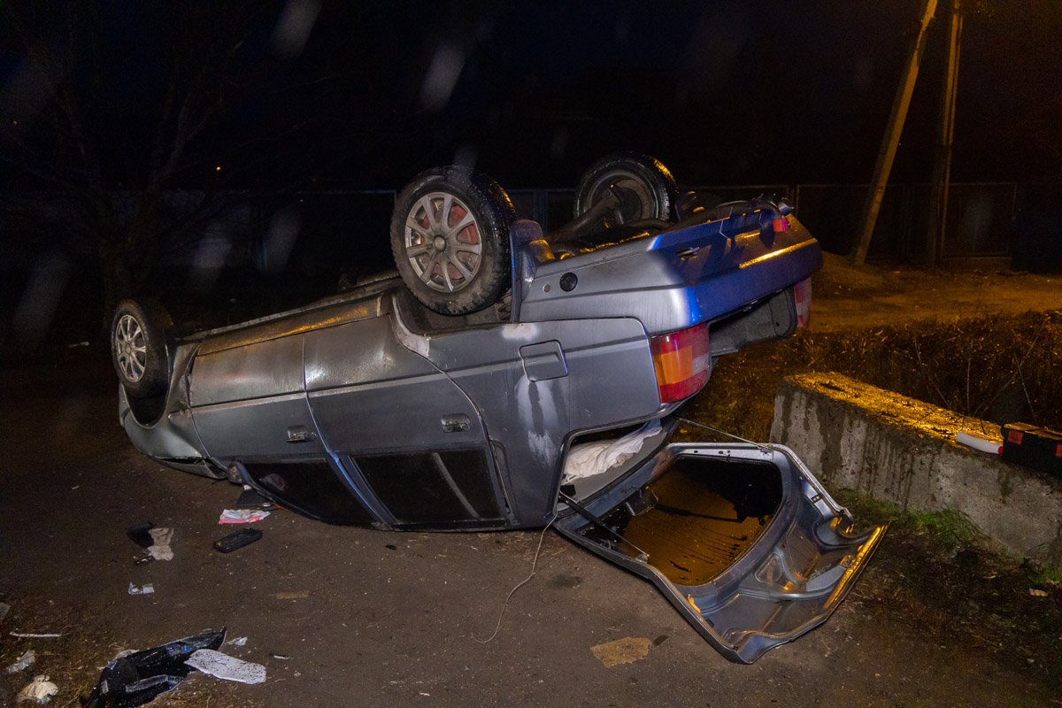 ЗАЗ перевернулся на крышу ЗАЗ перевернулся на крышу