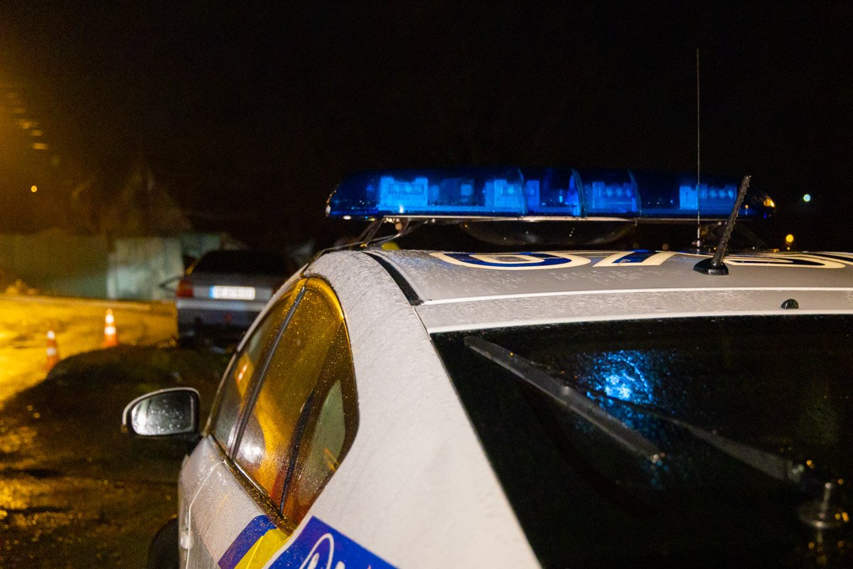 Следователь по ДТП и наряд полиции на месте Следователь по ДТП и наряд полиции на месте