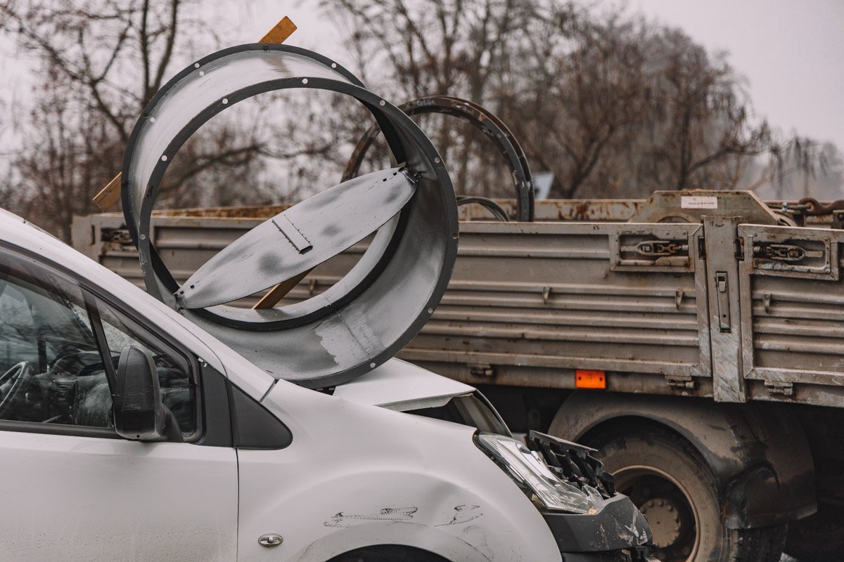 Водитель грузовика остался цел и невредим