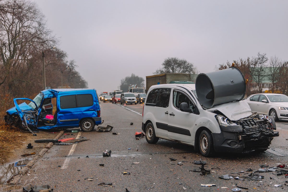 Столкнулись грузовик и два Citroen
