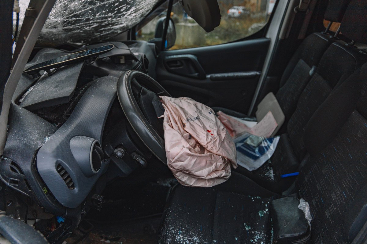 В настоящий момент известно об одном пострадавшем - водителе синего Citroen