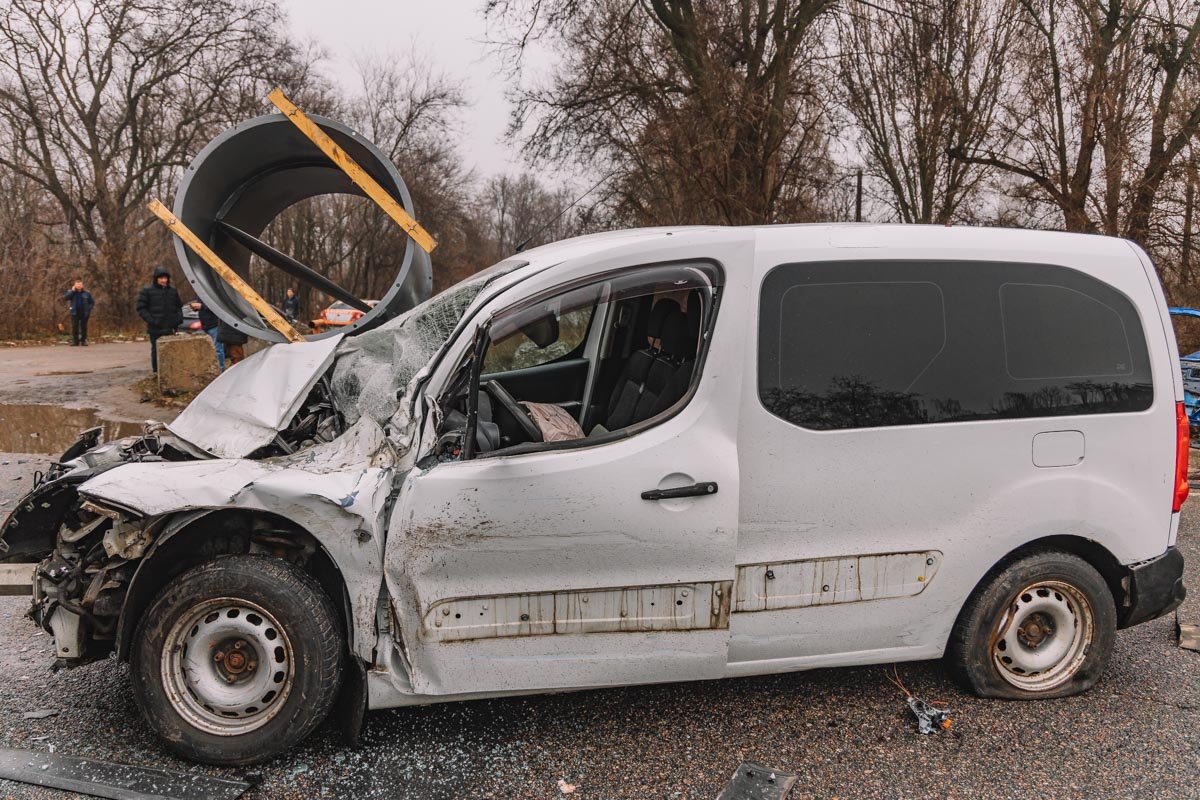 Из-за аварии заняты две полосы движения в сторону города