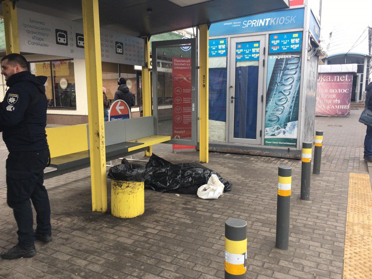 Мужчина выглядел как бездомный Мужчина выглядел как бездомный