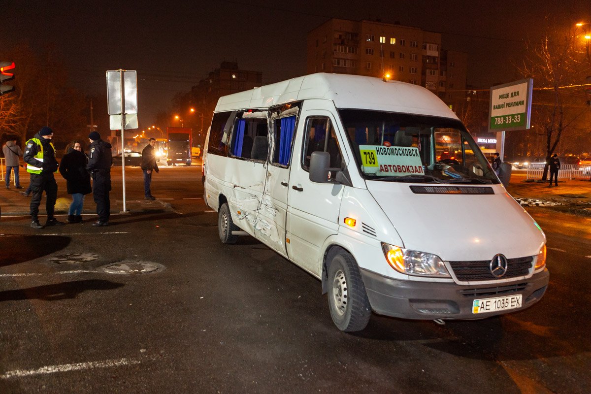 В аварии пострадали мужчина и женщина В аварии пострадали мужчина и женщина