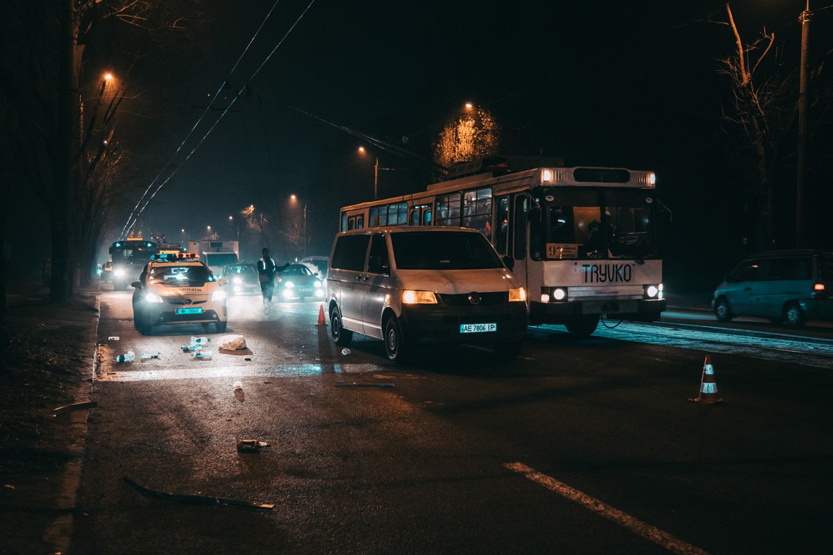 Мужчина выскочил под колеса Volkswagen Мужчина выскочил под колеса Volkswagen