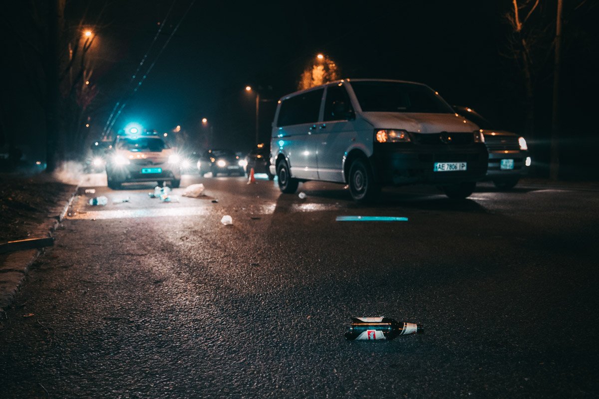 С места аварии пострадавшего забрала скорая помощь С места аварии пострадавшего забрала скорая помощь