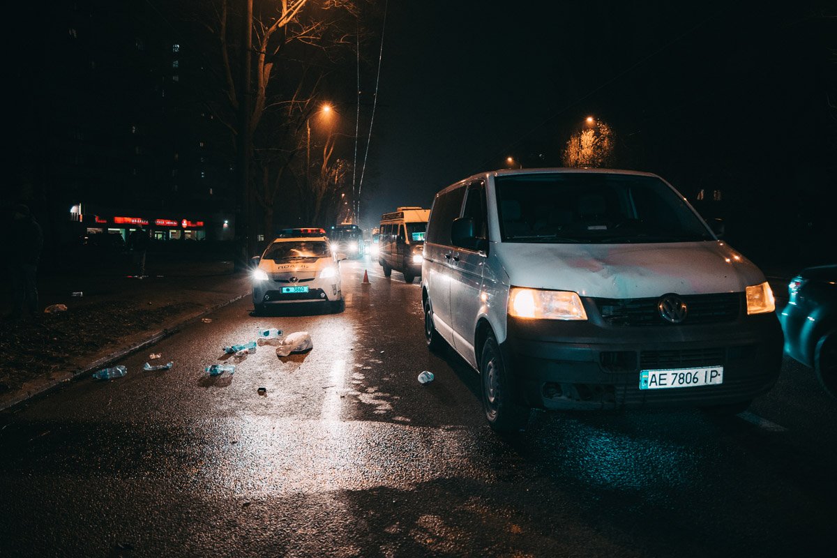 Мужчина пытался перебежать дорогу в неположенном месте Мужчина пытался перебежать дорогу в неположенном месте