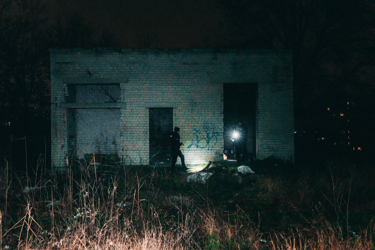 Двоих мужчин нашли в заброшке возле 25-й школы Двоих мужчин нашли в заброшке возле 25-й школы