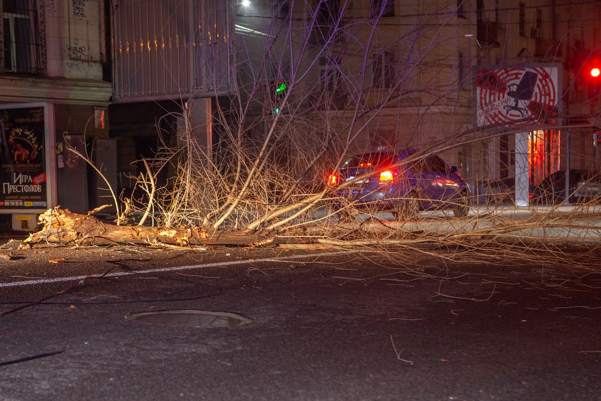 Движение по двум полосам перекрыто Движение по двум полосам перекрыто