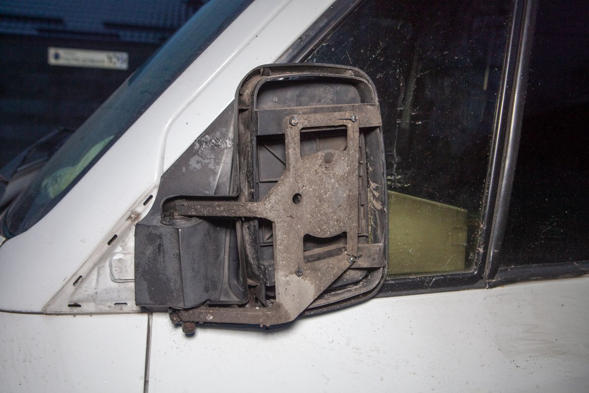 Пешехода зацепило зеркалом маршрутки