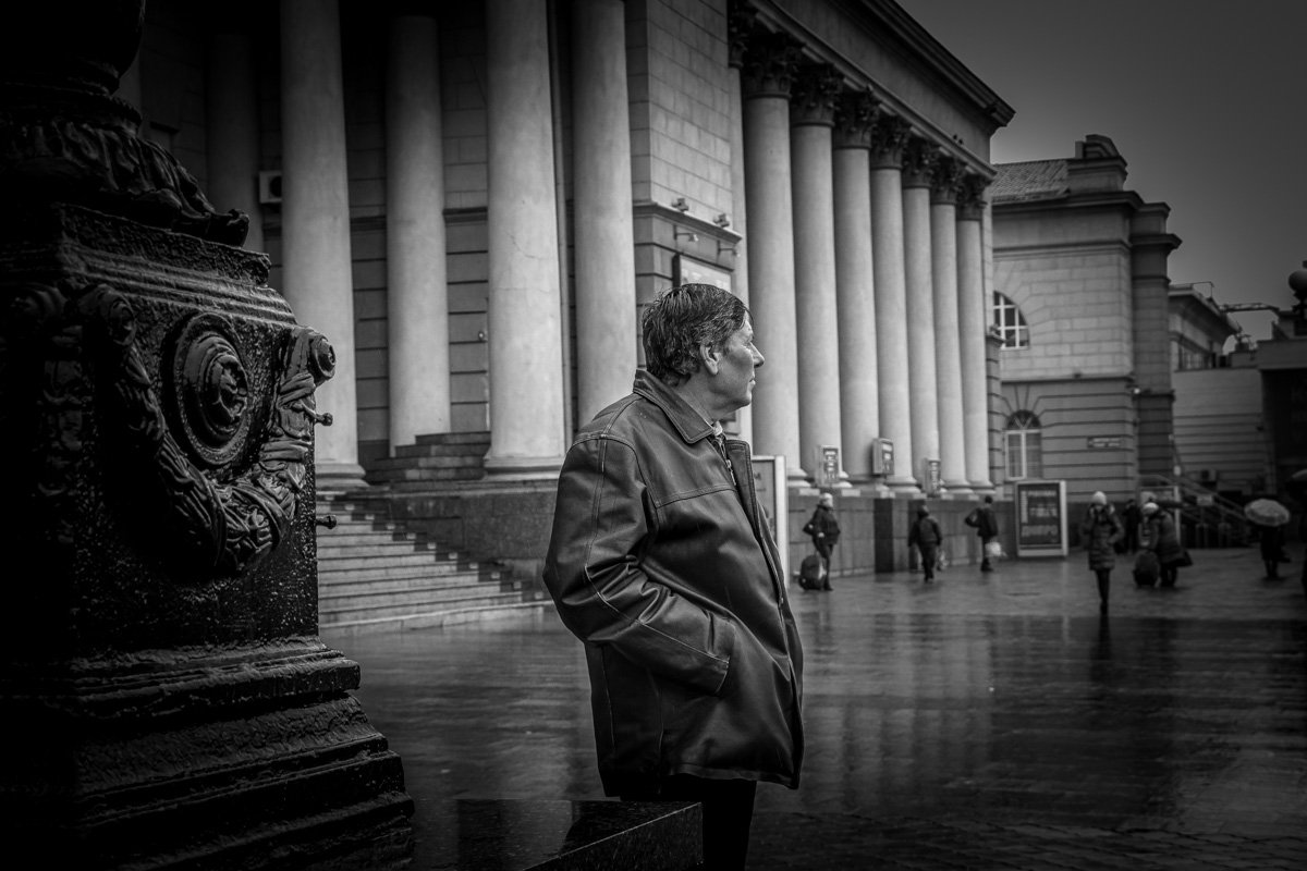 От вокзала и на вокзал. От вокзала и на вокзал.