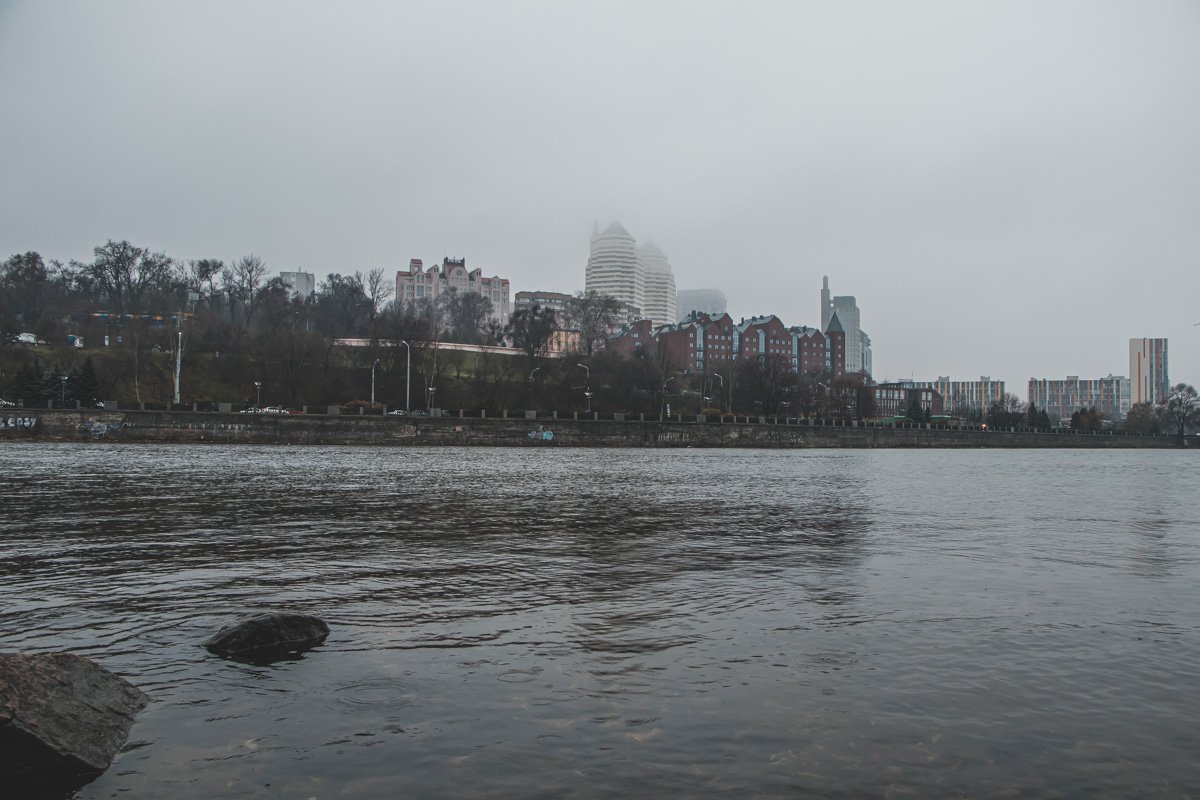Среди многоэтажных скал. Среди многоэтажных скал.