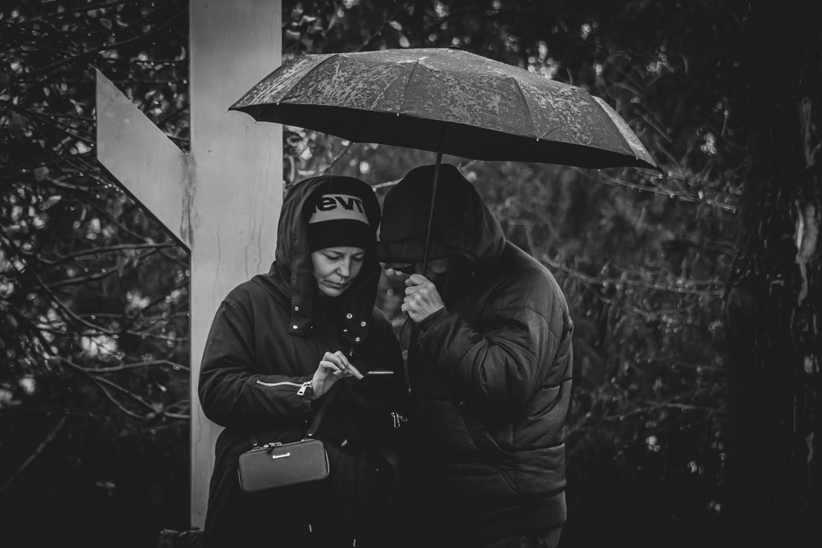 Повторяется твоё имя, Превращаясь в мой хриплый лай. Повторяется твоё имя, Превращаясь в мой хриплый лай.