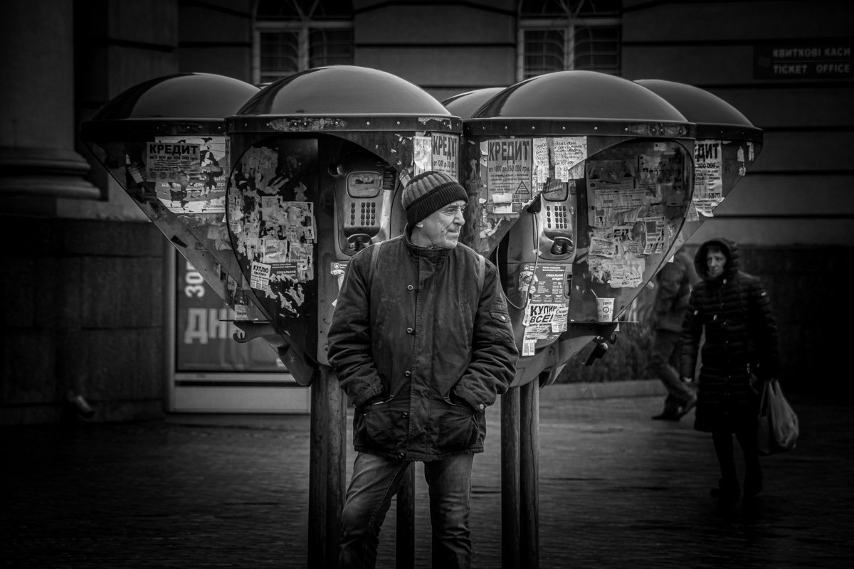 Спрятав чувство в грудную клеть. Спрятав чувство в грудную клеть.