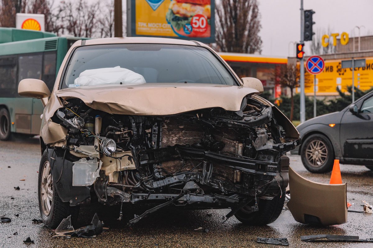 Автомобили получили серьезные повреждения Автомобили получили серьезные повреждения