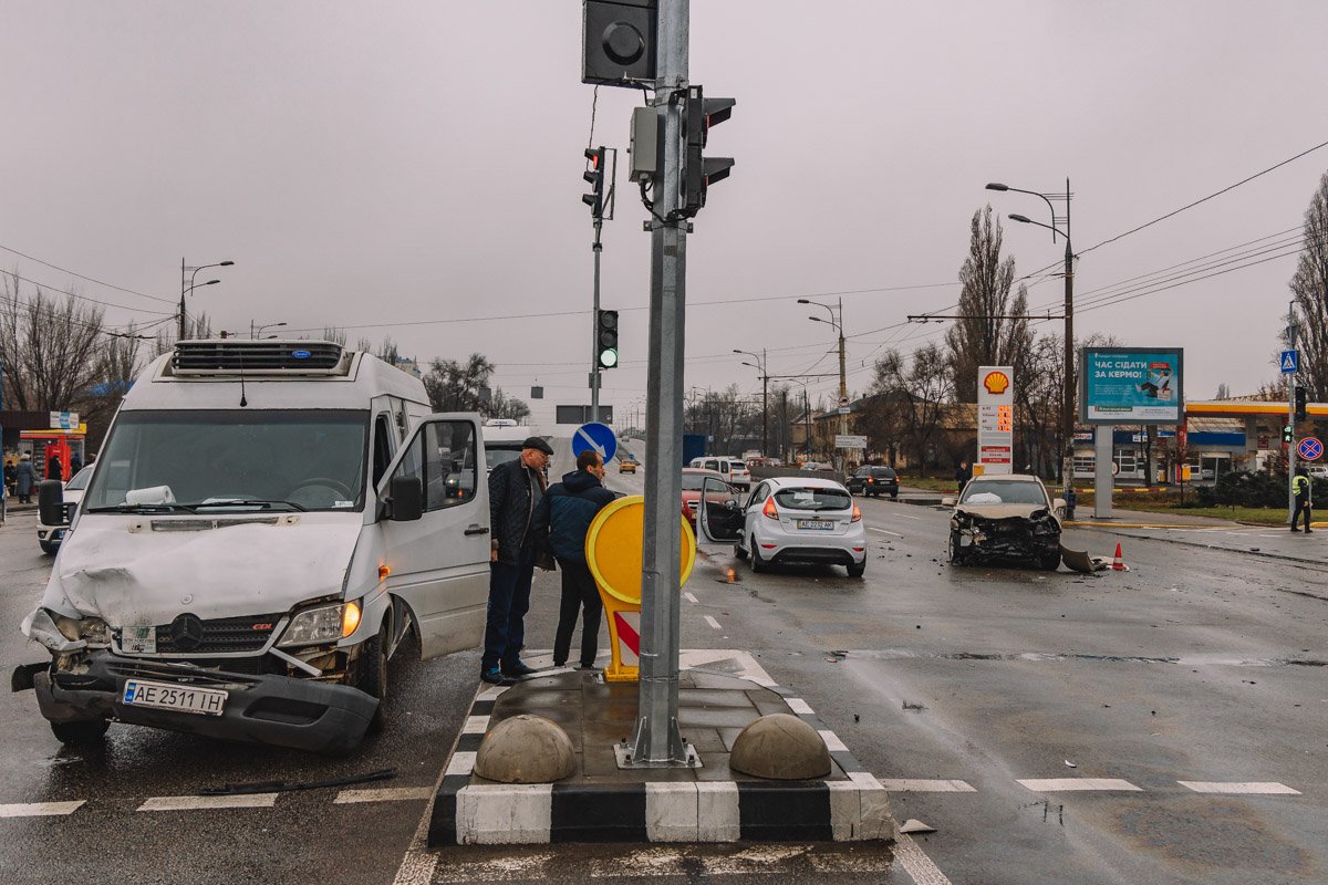 ДТП случилось возле нового островка безопасности ДТП случилось возле нового островка безопасности