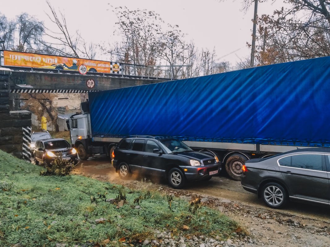 Движение на данном участке парализовано Движение на данном участке парализовано