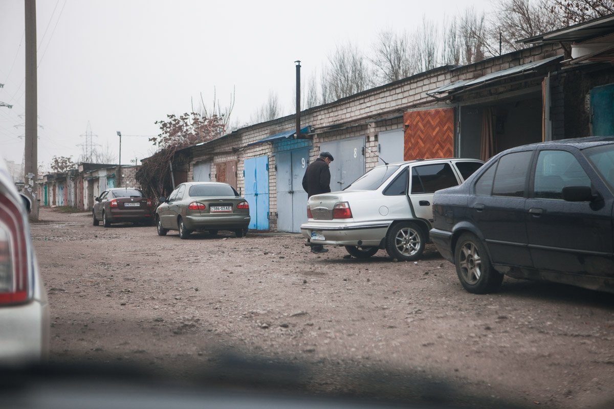 В Днепре родители нашли своего сына мертвым в гараже В Днепре родители нашли своего сына мертвым в гараже
