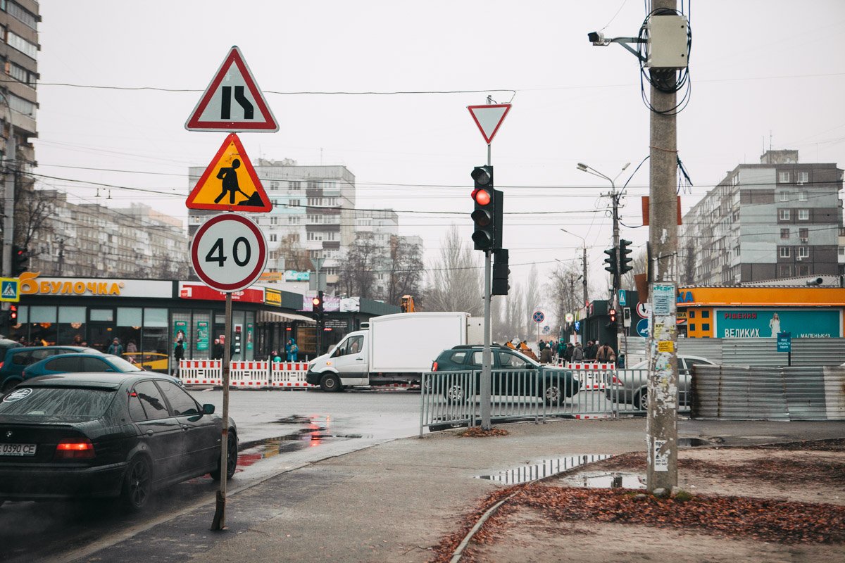 На пересечении Образцова и Калиновой рухнул асфальт На пересечении Образцова и Калиновой рухнул асфальт