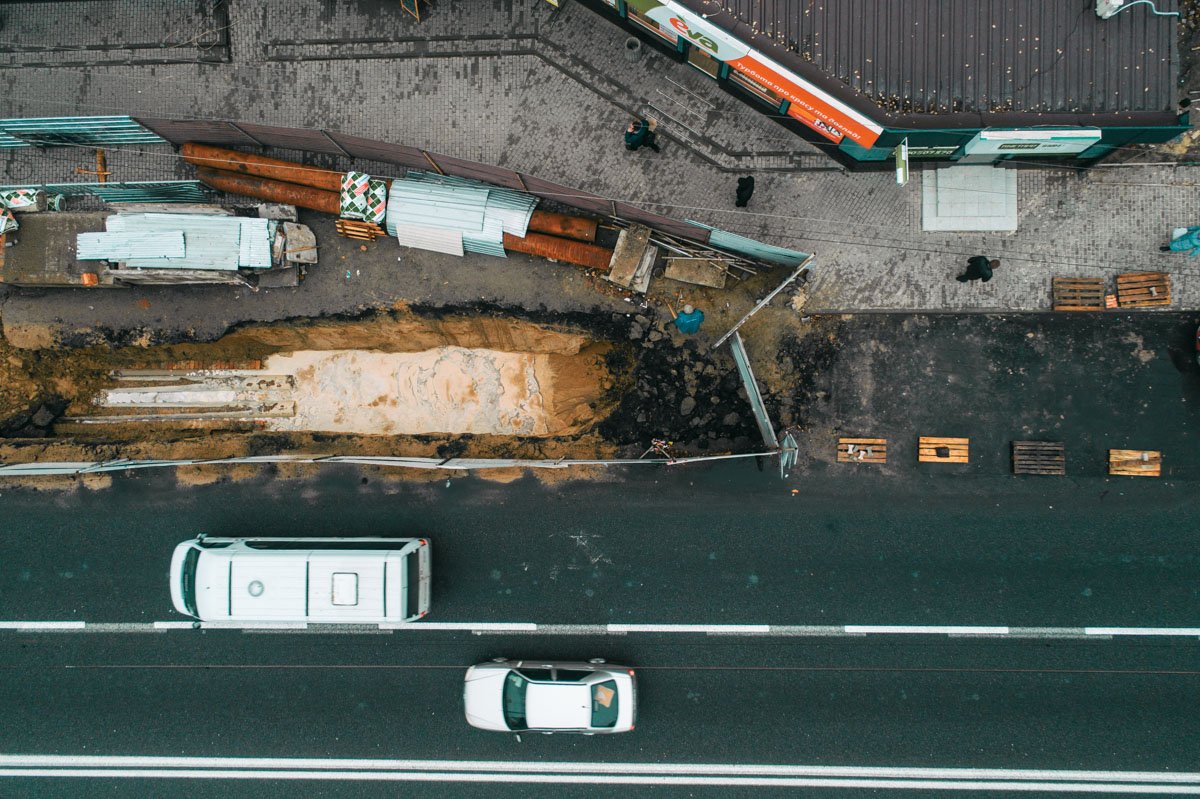 Известно, что на данном участке уже около двух месяцев проводят работы по замене коммуникаций Известно, что на данном участке уже около двух месяцев проводят работы по замене коммуникаций