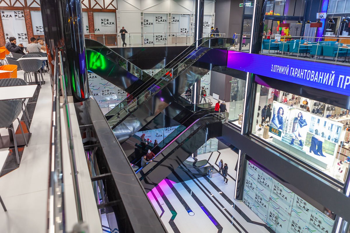 По ТЦ уже можно гулять По ТЦ уже можно гулять