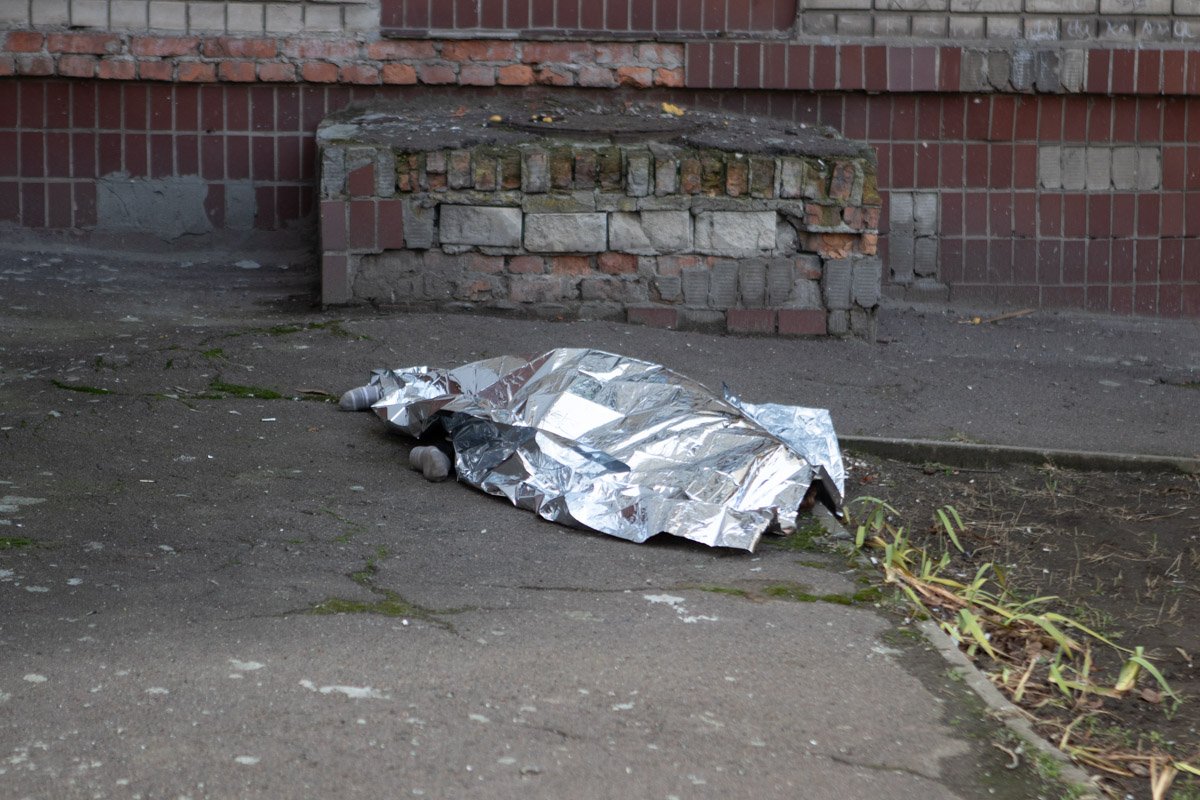 От полученных травм она умерла на месте От полученных травм она умерла на месте