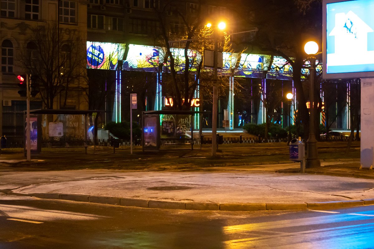 Улицы Днепра засыпает первым снегом Улицы Днепра засыпает первым снегом