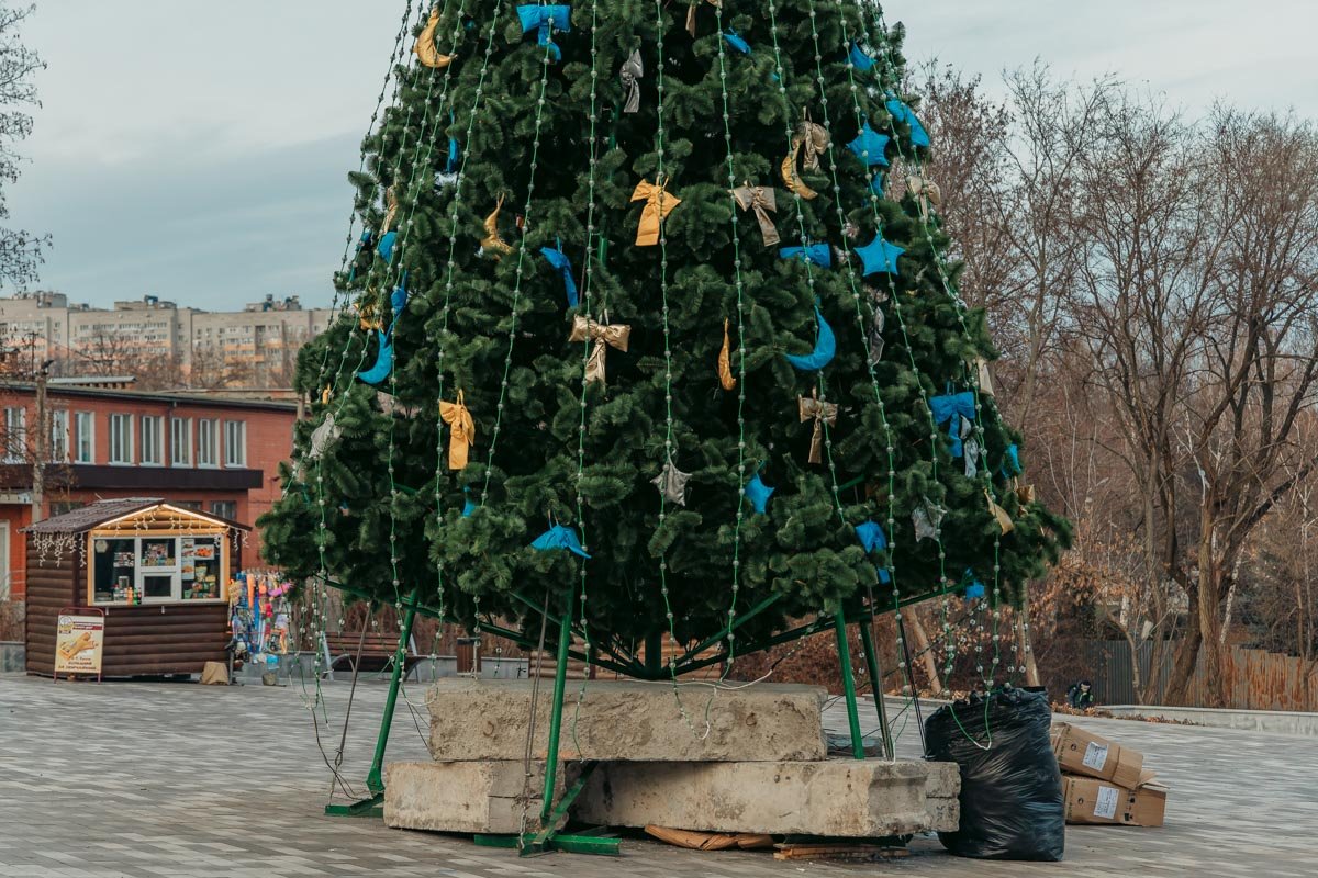 По вечерам будут включать гирлянду