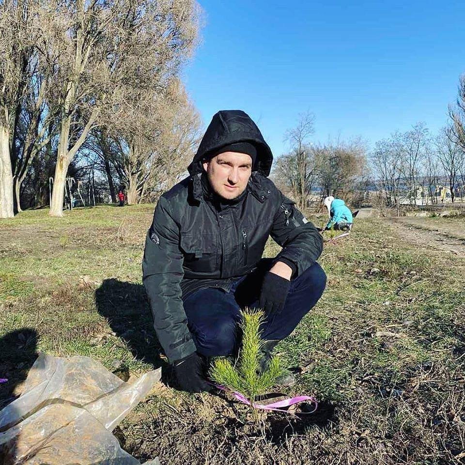 Жителям района распечатали инструкции по высадке деревьев Жителям района распечатали инструкции по высадке деревьев