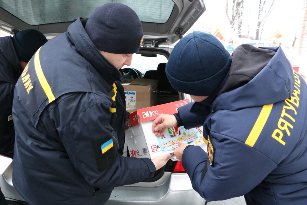 К малышам приехали спасатели