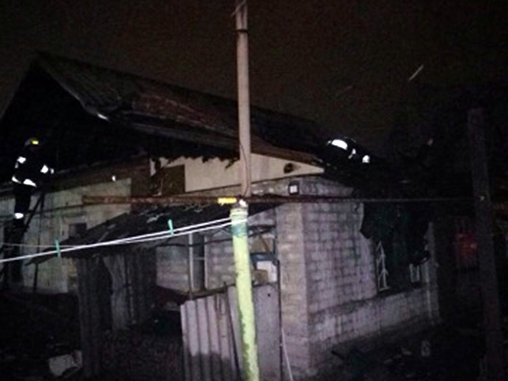 В Днепре горел частный дом В Днепре горел частный дом