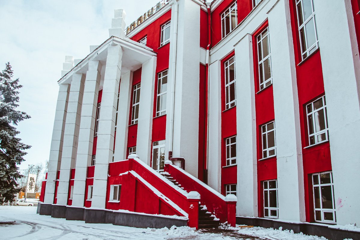 только в 1955 году Дворец снова открыли для зрителей только в 1955 году Дворец снова открыли для зрителей