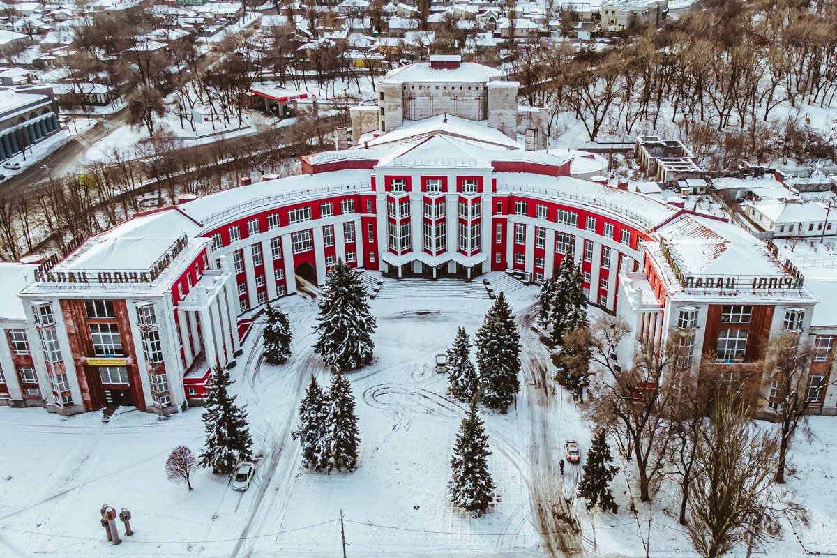 В ДК Ильича с гастролями приезжали многие театральные коллективы В ДК Ильича с гастролями приезжали многие театральные коллективы