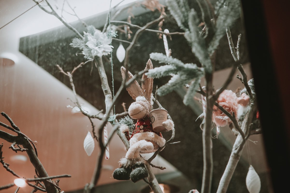 Жителей Днепра провожают домой сказочные герои Жителей Днепра провожают домой сказочные герои