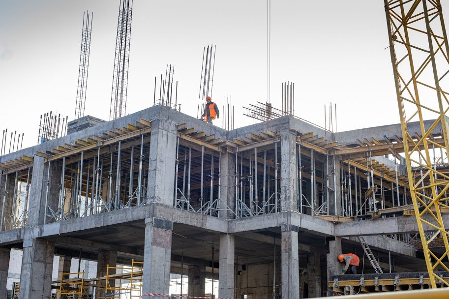 Будет 2 зала