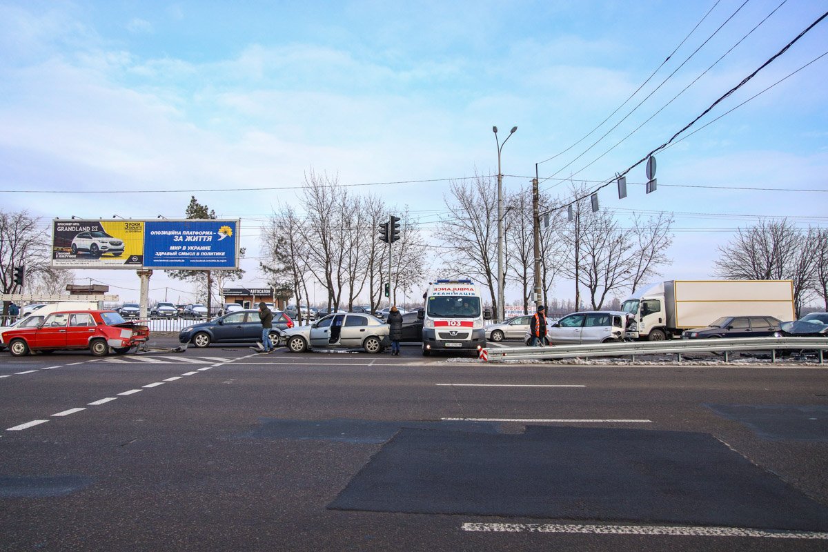 Водителя Ford сейчас осматривают медики