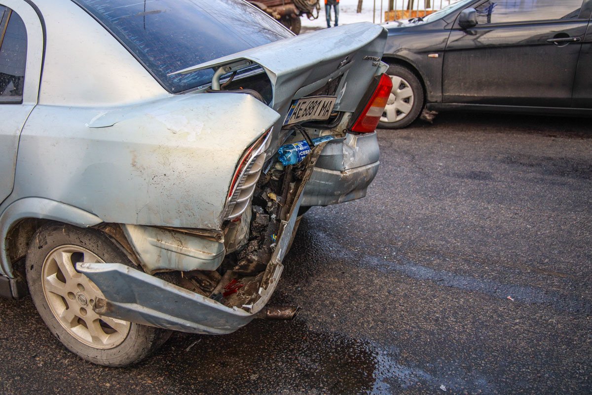 Заняты крайняя левая и вторая полосы движения в направлении ж/м Красный Камень