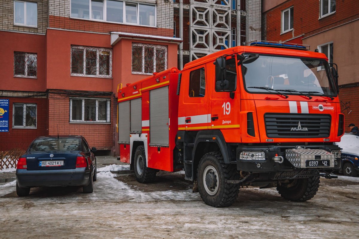 Для того, чтобы спустить погибшую вниз, на место вызвали бригаду ГСЧС