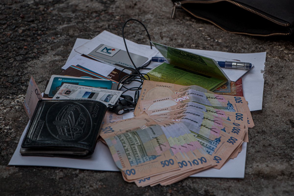 Обоих задержали в среду - 4 декабря - в момент передачи им 25 тысяч гривен на улице Воскресенской Обоих задержали в среду - 4 декабря - в момент передачи им 25 тысяч гривен на улице Воскресенской