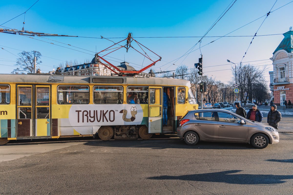 На Шмидта трамвай №1 въехал в Hyundai