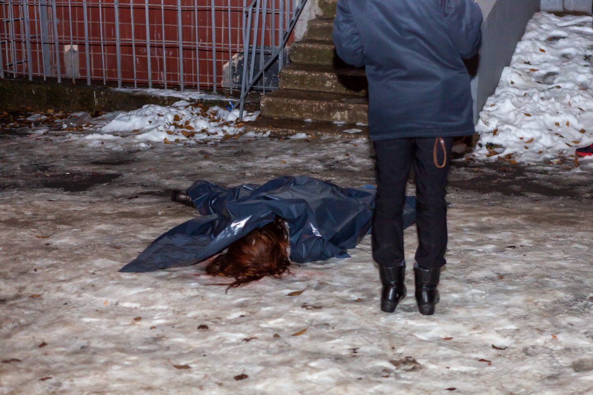 От полученных травм она умерла на месте От полученных травм она умерла на месте